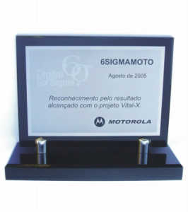 Acrílico - Troféu Acrílico Preto com Base Box e Placa de Aço Gravada