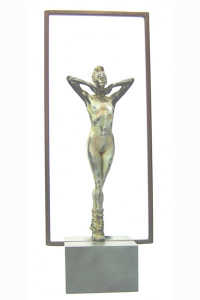 Escultura Bailarina na Janela